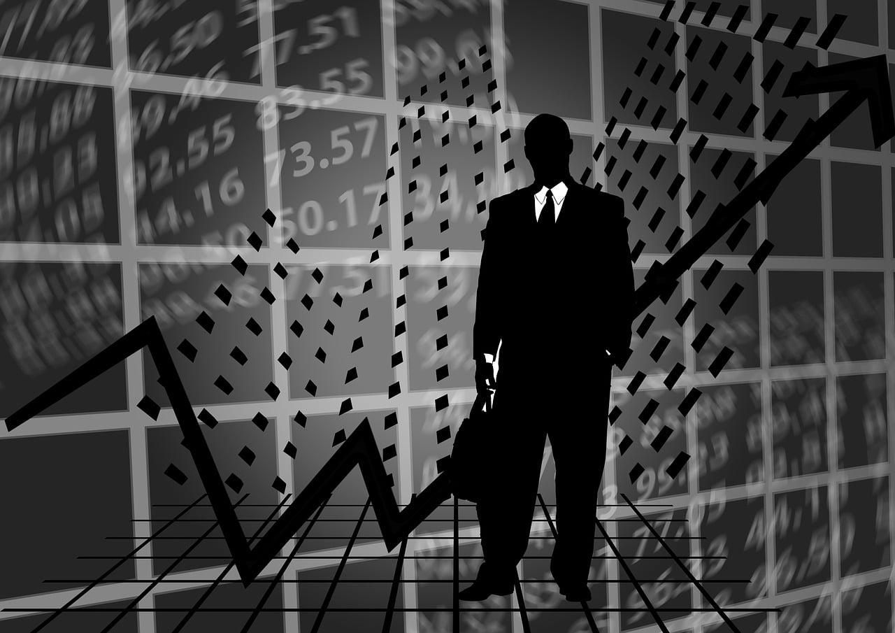 上半年预盈8000万元至1.2亿元，业绩反转背后的深层逻辑与未来展望