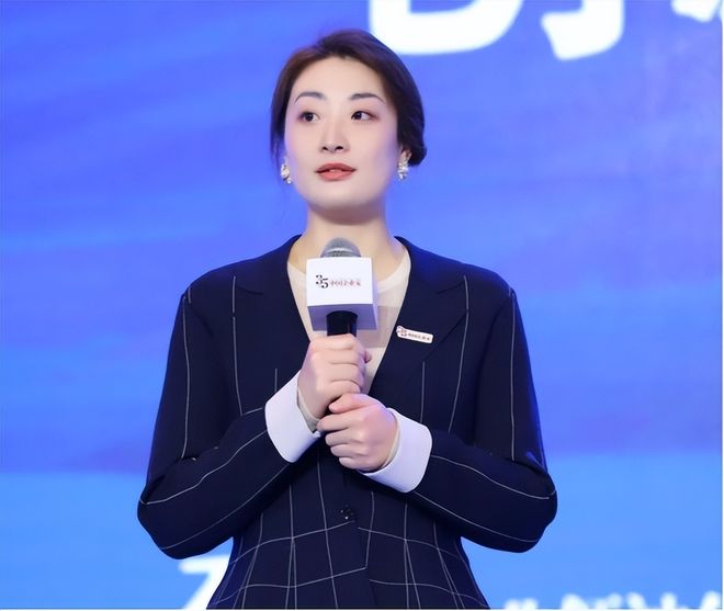 宗馥莉请辞传闻背后，娃哈哈的权力交接与未来走向