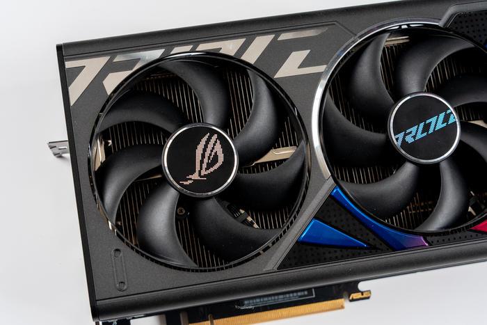 爆料称RTX 5090将搭载32GB显存与全新散热设计，性能提升或超预期