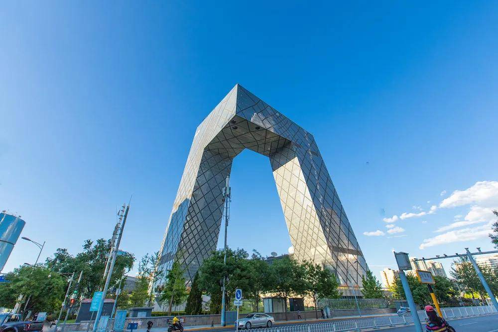 花旗旧梦，一栋建筑的倒影与一个时代的转身