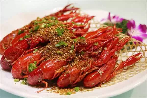 被小龙虾拖慢的帝国，当夜宵顶流成为财报杀手