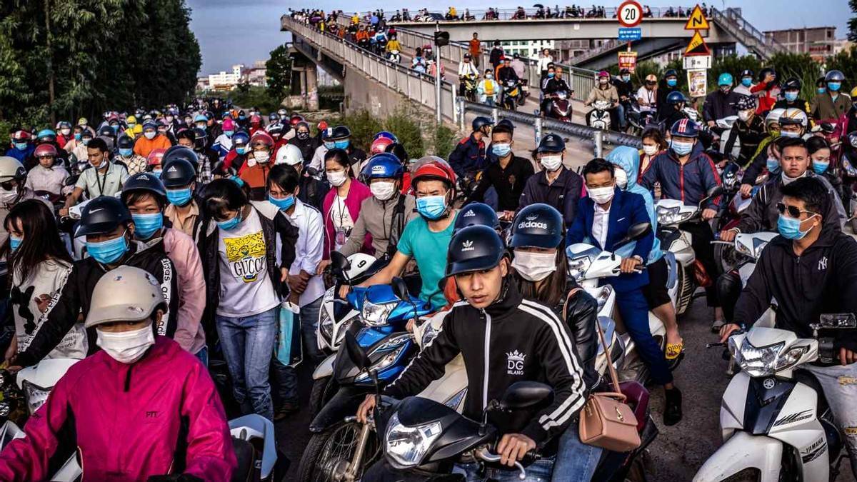 在早报里，住着时间的秩序与世界的温度
