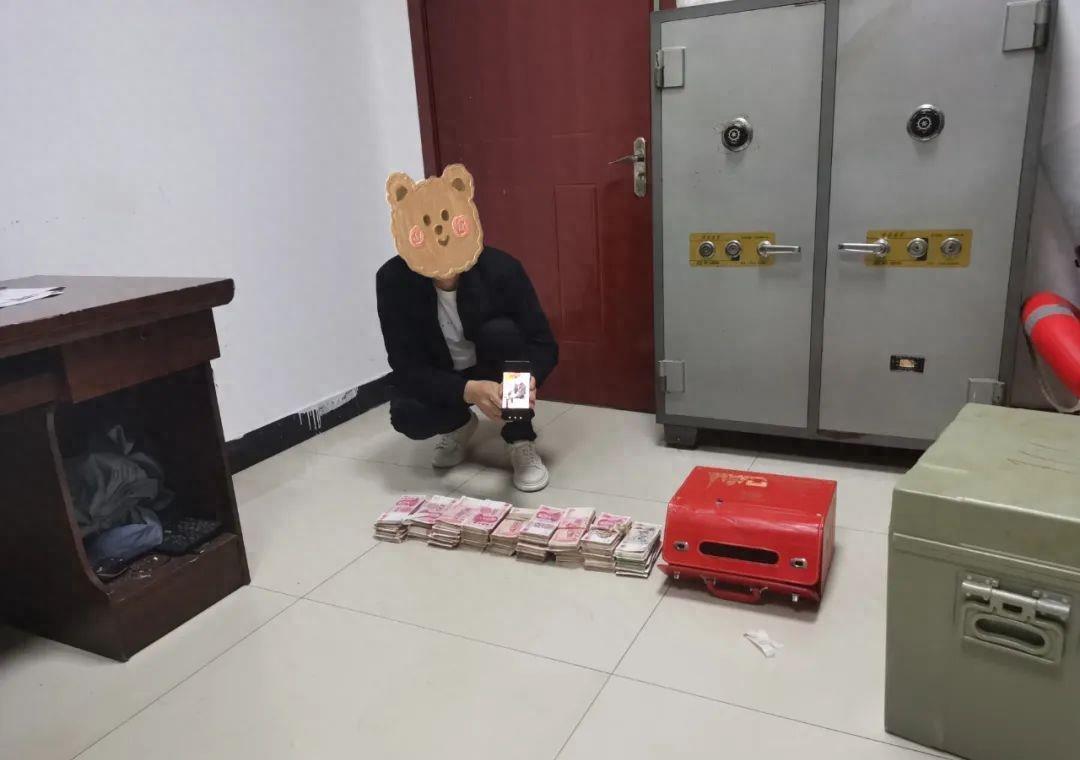 一场消失的40万,为何让全网直呼该?一次盗窃案反转背后的价值观照 一场消失的40万,为何让全网直呼该?一次盗窃案反转背后的价值观照