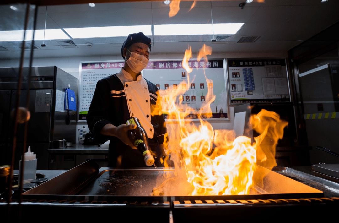 灶火照亮半边天，当中国餐饮业迎来她时代
