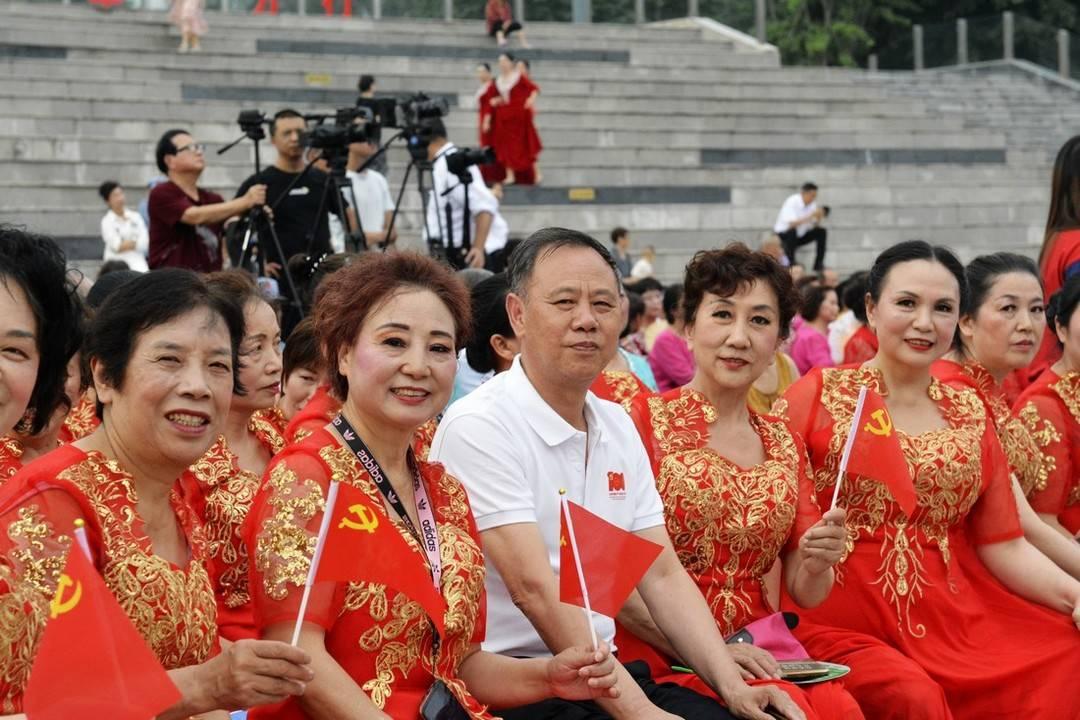 当社区服务的灯火渐熄，政府拨款削减下的基层困境与破局思考