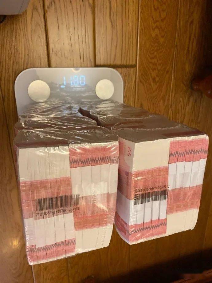 二百块钱的重量