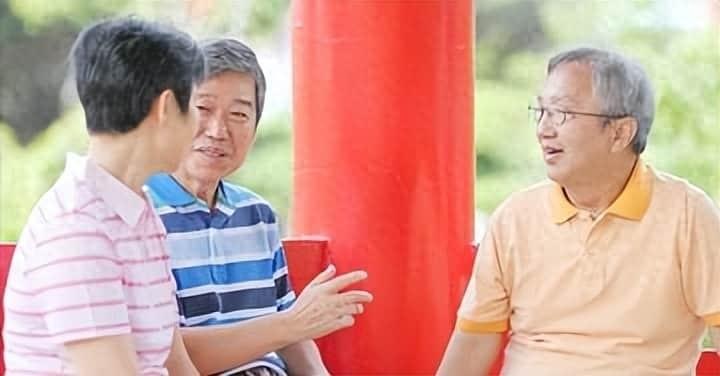 屏幕上，光标在空白文档里孤独地闪烁，像一颗悬而未决的心跳。我盯着那个刚刚敲下的字符—一条竖线，简简单单，不偏不倚，就这样立在文字的荒野里