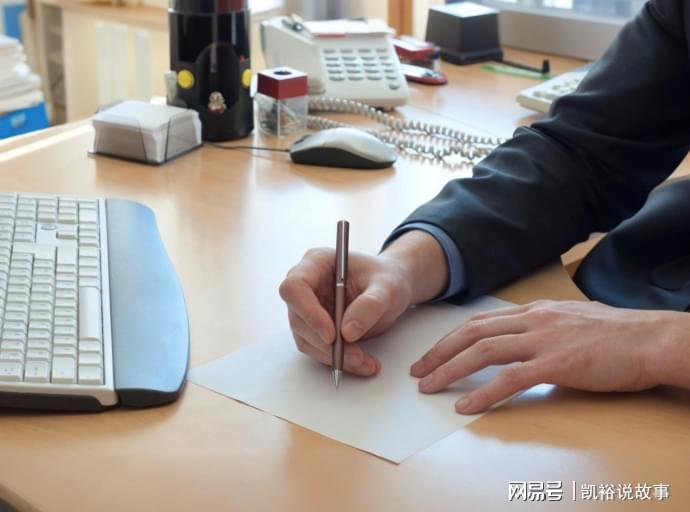 谈判桌上最温柔的一刀，先递上一支笔