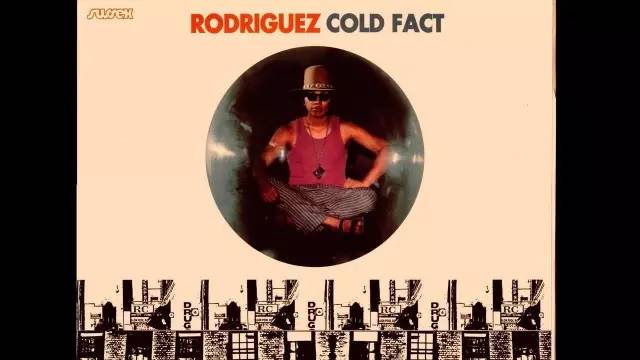 一瓶酒的双面人生，线上线下差价近150元，谁在收割谁？