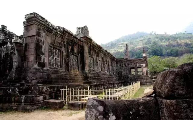 在废墟之上，重建生活的秩序与心灵的庙宇