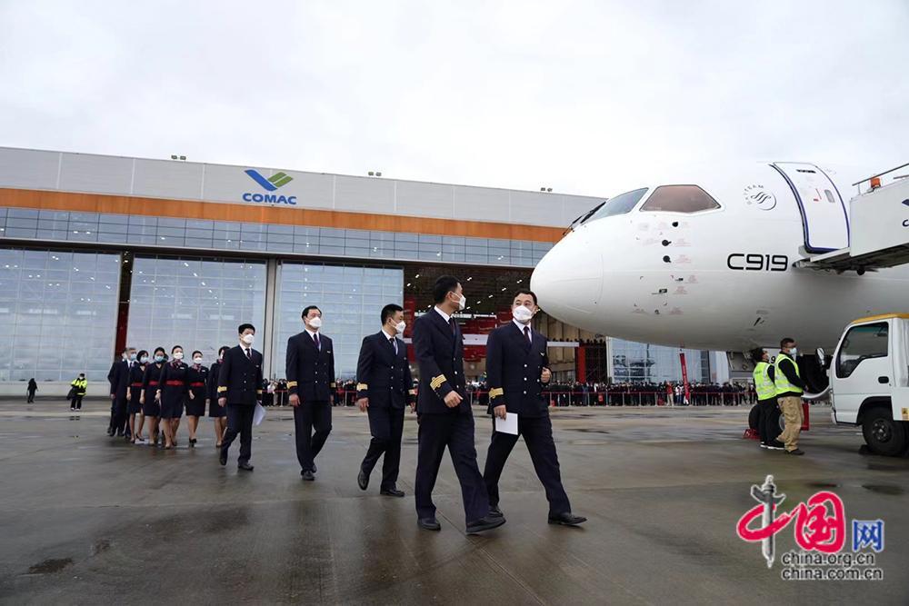 中国东方航空福州基地揭牌成立，东南航空枢纽建设迈出关键一步