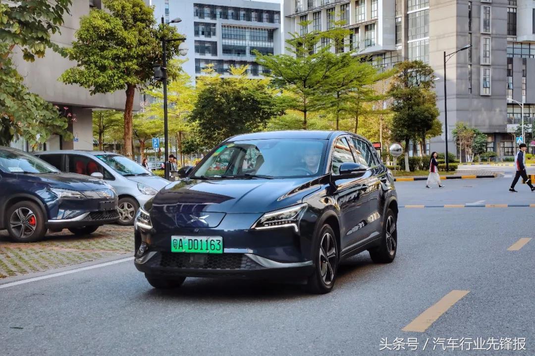 小鹏汽车跌超5%资本市场的冷眼与长期主义的暗战
