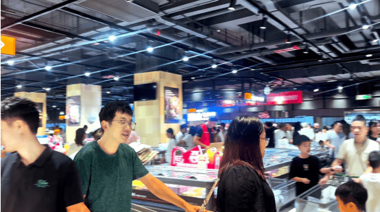 永辉超市发布2025暑期消费报告，从囤货式避暑到情绪型消费，零售终端迎来新烟火气