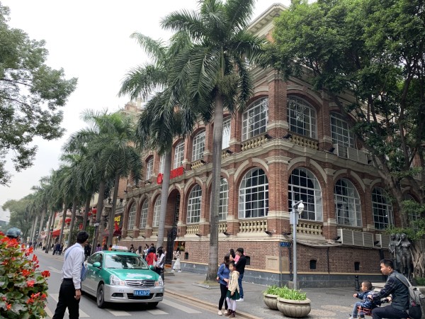 第四天，我没有接电话，直接去了那座建筑